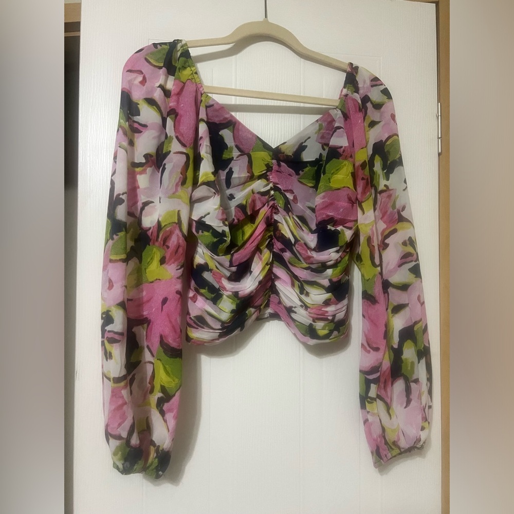 Abercrombie & Fitch top. Smocked back. Can we worn on or off shoulder. Medium